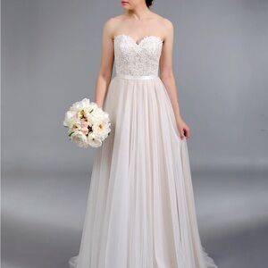 Elegant Strapless Lace Wedding Dress - Ivory